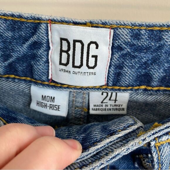 BDG High Waist Mom Straight Leg Tapered Jeans 24 NWT - Picture 3 of 7